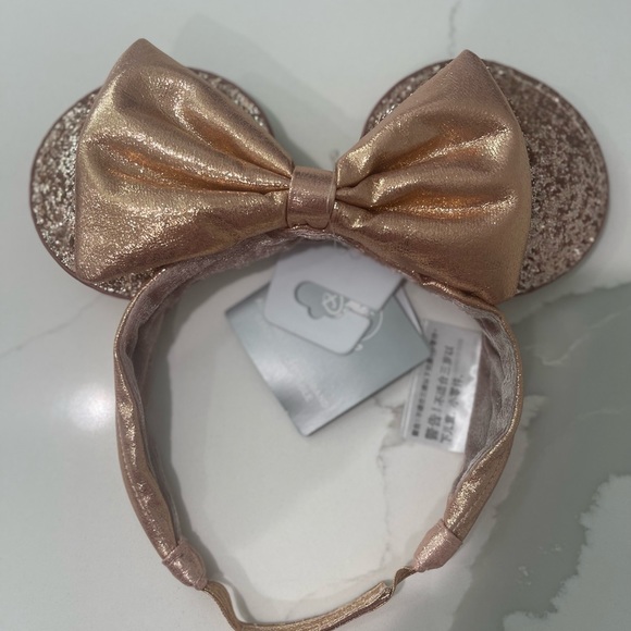 *NEW WITH TAGS* Disney Minnie Mouse Sequin Ear Headband with Strap - Picture 1 of 2